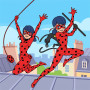 Ladybug schwingt sich mit Cat Noir über Dächer