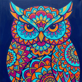 Mandala-Eule in leuchtenden Farben
