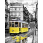 Tramway Jaune sur Pavés : Reflets Urbains Diamond Painting