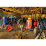 Vieux Tracteurs dans la Grange Rustique Diamond Painting