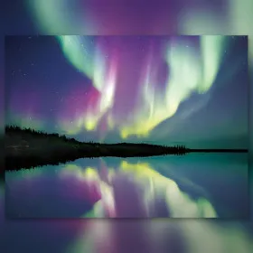 Aurore boréale violette et verte reflétée sur lac diamond painting strass brillants