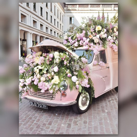 Tela diamond painting auto rosa vintage con decorazioni floreali