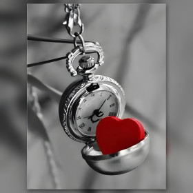 Diamond painting doek rood hart in zilveren zakhorloge glinsterende strasstenen