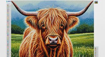 Broderie diamant d'une vache Highland à longs poils.