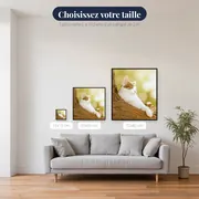 Chat Tigré au Soleil sur Branche Fleurie – tailles disponibles