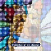 Chien Souriant en Vitrail Bleu et Jaune – gros plan des diamants