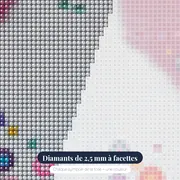 Chat Persan Blanc aux Yeux de Jade – gros plan des diamants