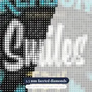 Smile at the World: Motivational Diamond Painting – diamond close-up