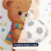 Fröhlicher Bär mit Fußball und Konfetti – Nahaufnahme der Steine