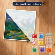 Schneebedeckter Gipfel über grüner Alpenlandschaft – Set bereit zum Loslegen