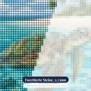 Meeresschildkröte in türkisfarbener Lagune mit Palmen – Nahaufnahme der Steine