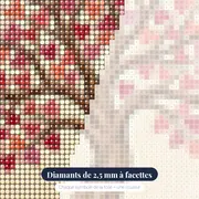 Arbre de vie aux feuilles en cœurs – gros plan des diamants
