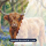 Mucca Highland tra Campanule nel Bosco – primo piano dei diamanti