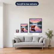 Mucca delle Highlands nel lago all'alba – misure disponibili