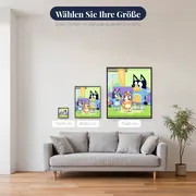 Bandit tanzt mit Bluey und Bingo im Wohnzimmer – verfügbare Größen