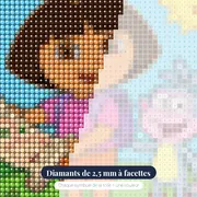 Dora et Babouche sur la colline ensoleillée – gros plan des diamants