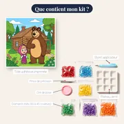 Masha et Michka devant la maison en bois – contenu du kit