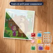 Masha et Michka devant la maison en bois – kit prêt à commencer