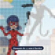 Ladybug et Chat Noir en équilibre sur le toit – gros plan des diamants