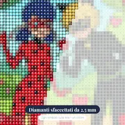 Ladybug e Chat Noir con cuori di San Valentino – primo piano dei diamanti