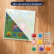 Peppa en George kamperen in een groene tent – pakket klaar om te beginnen