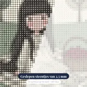 Gorjuss-meisje op aardbeienpicknick – close-up van de steentjes