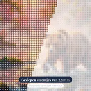 Beer vist in mistige rivier bij zonsopgang – close-up van de steentjes