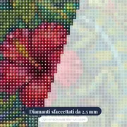 Camaleonte sull'ibisco rosso in giardino tropicale – primo piano dei diamanti