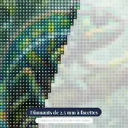 Caméléon sous la pluie en forêt tropicale – gros plan des diamants