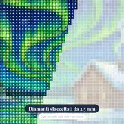 Aurora verde sulla baita innevata – primo piano dei diamanti
