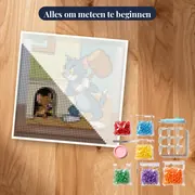 Tom met houten hamer en brutale Jerry – pakket klaar om te beginnen