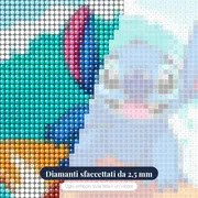 Stitch in surf su un'onda turchese – primo piano dei diamanti