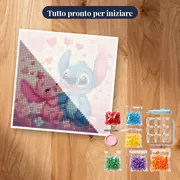 Stitch e Angel seduti sotto una pioggia di cuori – kit pronto per iniziare