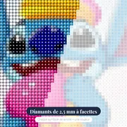 Stitch savourant un énorme cornet de glace – gros plan des diamants