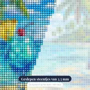 Blauwe Cocktail met Ananas en Kers – close-up van de steentjes