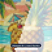 Piña Colada Servie dans un Ananas – gros plan des diamants