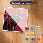 Spider-Man vor rotem Spinnennetz – Set bereit zum Loslegen