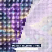 Dragon de cristal violet parmi les étoiles – gros plan des diamants
