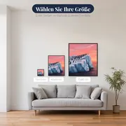 Pinguinkolonie unter rosa Himmel – verfügbare Größen