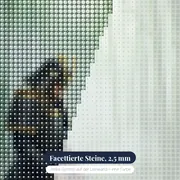 Kniender Samurai im Bambuswald – Nahaufnahme der Steine