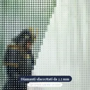 Samurai in ginocchio tra bambù e nebbia – primo piano dei diamanti