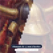 Casque de samouraï aux cornes dorées – gros plan des diamants