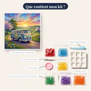 Van hippie fleuri sur route de campagne – contenu du kit