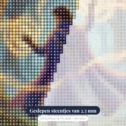 Heldenfiguur met magische mantel en gouden lichtcirkels – close-up van de steentjes