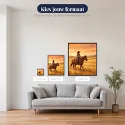 Cowgirl te paard in gouden prairie – beschikbare formaten