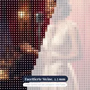 Jazzsängerin am Mikrofon im Samtclub – Nahaufnahme der Steine
