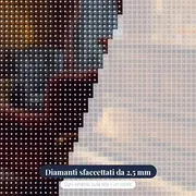 Pianoforte con Candela e Bicchiere Ambrato – primo piano dei diamanti