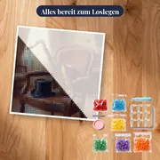 Vintage-Saxophon und Zylinder auf einem Stuhl – Set bereit zum Loslegen