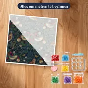 Lijsters tussen aardbeienplanten op donkerblauw – pakket klaar om te beginnen