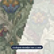 Acanthusbladeren in saliegroen en crème – close-up van de steentjes